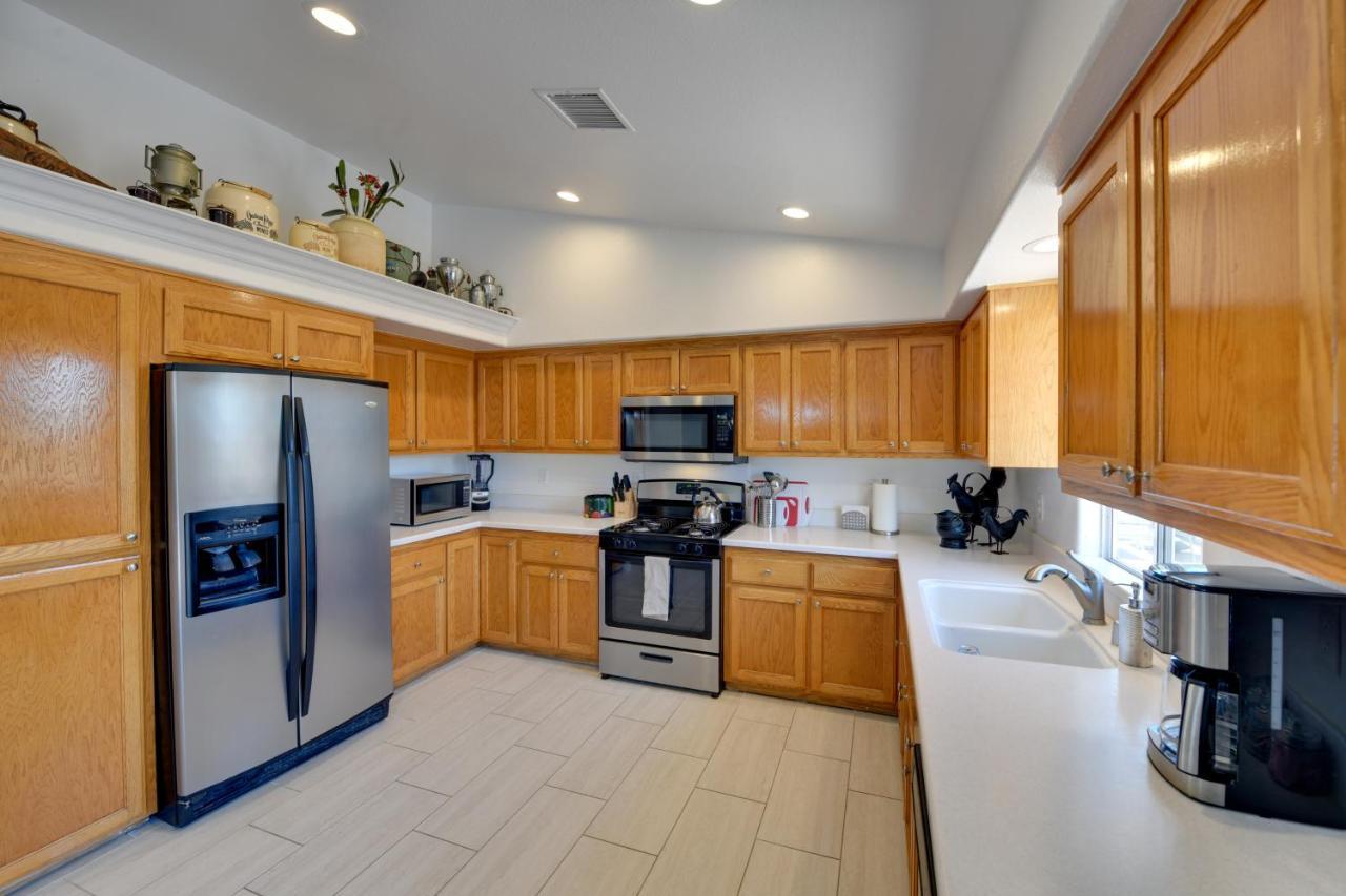 Updated Abode 22 Mi To Joshua Tree National Park! Morongo Valley Kültér fotó